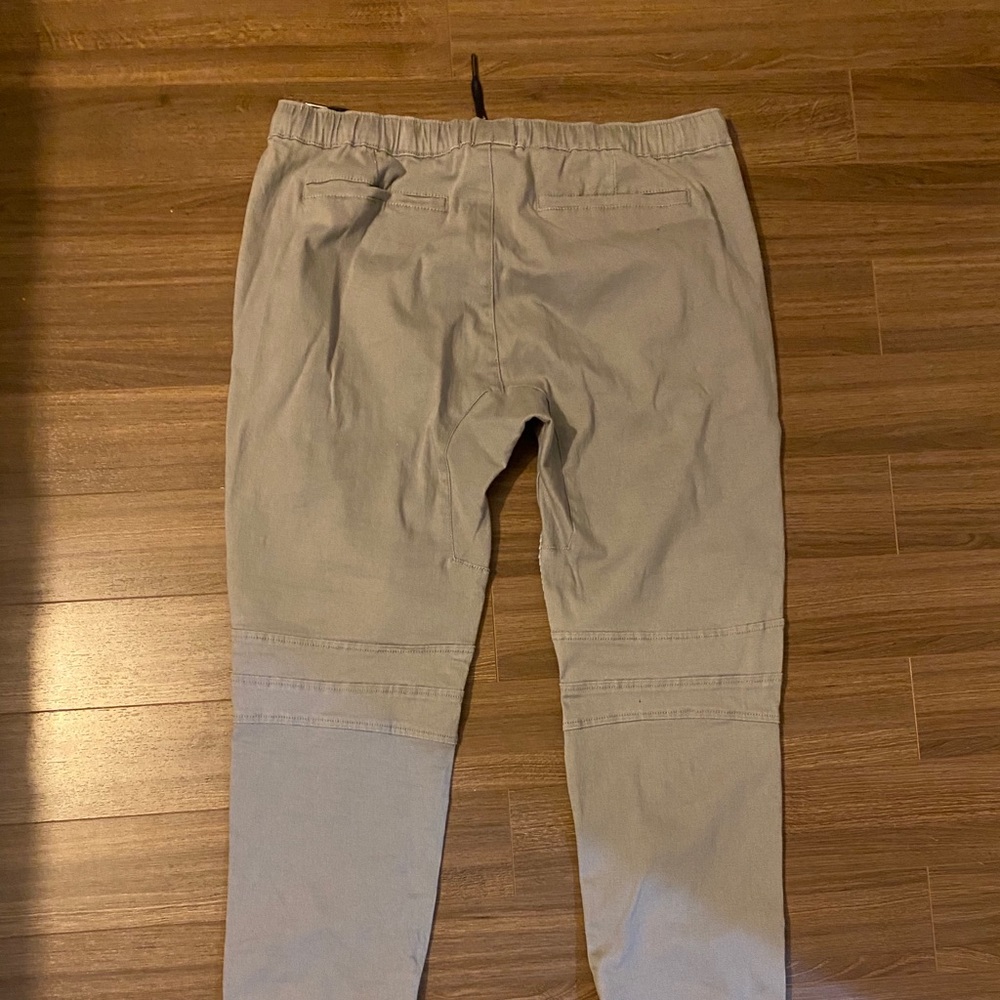 Men’s relaxed fit casual pants